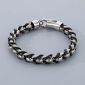 Bracciale da uomo intrecciato in pelle nera con maglie in acciaio inox incise - Stile Meandro Argento (KB68867-BD)