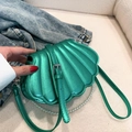 Elegante borsa a tracolla verde a forma di conchiglia con catena di perle e cinghia - Verde
