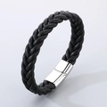 Herren Armband aus schwarzem Ledergeflecht mit poliertem Edelstahlverschluss in Silber - Schwarz