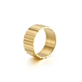 Anillo minimalista de acero de titanio dorado con textura ondulada industrial para hombre - US 8 / Dorado
