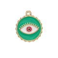 Detalle de un colgante de ojo turco verde con baño de oro y acabado de esmalte - Verde