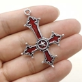 Ciondolo a croce rovesciata gotica argentata con smalto rosso e pentagramma - Pentagramma rosso / Smalto rosso argento
