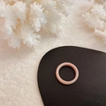 Anello aperto minimalista in resina rosa chiaro su supporto in pelle marrone - 35#J3003A-Anello in Resina Rosa / Rosa Chiaro
