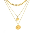 Dreilagige goldene Edelstahlkette mit Stern-Kompass-Anhänger und achteckigem Stern - 18K Gold / Gold