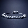 Pulsera plateada ajustable con circonitas de corte marquesa en un estilo minimalista - Blanco