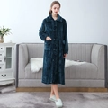 Thick dark green coral fleece bathrobe for women with lapel collar and side pockets - M / Forest Green