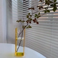 Vaso in acrilico moderno a onde colorate per fiori con design geometrico giallo - Giallo Trasparente
