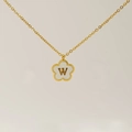 18K vergulde ketting met klavervormige schelphanger en gegraveerde letter W - Letter W