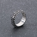 Anillo octogonal de hombre de acero inoxidable con textura martillada plateada - US 9 / Color Acero