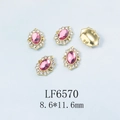 Gros plan de boutons strass roses ovales avec base métallique pour nail art et couture - Pierre Rose Base Or (6570)