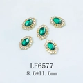 Détails de breloques à ongles ovales vert émeraude avec base dorée et cadre en cristal, 8.6x11.6mm - Pierre Émeraude Base Or (6577)