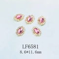 Vue détaillée des strass roses ovales LF6581 avec base dorée et accents d'aurore - Pierre Rose Base Or (6581)