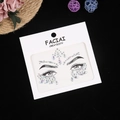 Gros plan de bijoux de visage irisés et d'autocollants strass pour festivals de musique - Blanc AB