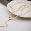 Collana di mini perle d'acqua dolce con chiusura a moschettone dorata regolabile - Perla piatta