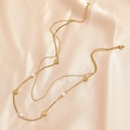 Collana doppia dorata con ciondoli a cuore e perle bianche su seta color champagne - Stile Cuore di Perle