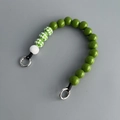 Cinturino per telefono a scacchi verde con perle di legno e moschettoni a molla argento - Catena del telefono #4 (Scacchiera verde e bianca)