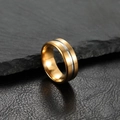 Polierter 8mm Bicolor Edelstahlring mit Goldkanten und Silberstreifen auf Steinbasis - US 6 / Gold