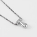 Collar de metal plateado pulido con un colgante minimalista de letra T burbuja 3D - Color Acero Letra T