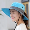Chapeau de soleil femme à large bord bleu et gris avec mentonnière réglable - M (56-58cm) / Bleu Ciel