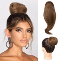 Vista dettagliata di uno chignon finto marrone con texture naturale e molto soffice - Cuoio