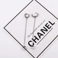 Dettaglio di orecchini a catena in acciaio inossidabile argento con polsino e bottone - Catena Cuff a Doppio Lato (Richiede Buco)