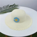 Chapeau de soleil beige en paille tissée avec fleur crochetée bleue et bord ondulé - Adulte M (56-58cm) / Marguerite à Bord Festonné / Blanc Lait