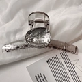 Pinza per capelli in resina trasparente con inserto in metallo su tessuto bianco - Marrone Tè (D-5348-1)