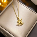 Collana con ciondolo a forma di cane palloncino dorato con strass su portagioie - Cane Palloncino Oro (8884)