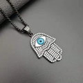 Collar de Mano de Fátima negra con ojo azul y cristales en una cadena de caja - Colgante Individual Color Negro
