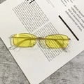 Gafas de sol vintage rectangulares con montura de metal dorado y lentes amarillas - Montura Dorada Lentes Amarillas