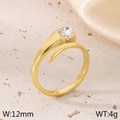 Anillo ajustable de acero dorado con un cristal en forma de gota de agua pura - US 7 / Dorado