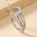 Elegante anello multistrato in acciaio inossidabile argento con strass e linee ondulate - US 6 / Color Acciaio