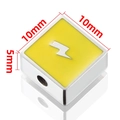 Detailansicht der 10mm gelben Emaille-Quadratperle mit Silberrand für DIY-Schmuckherstellung - Durchgangsloch Blitz Quadratische Perle - Gelb