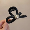 Detalle de pinza para el pelo con lazo negro elegante y adorno de cuenta plateada - Negro Mate (Perla Gris)