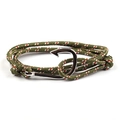 Dettaglio dell'amo in argento e del bracciale in corda nautica intrecciata verde - Verde a pois