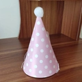 Gorro rosa de cumpleaños con lunares blancos y pompón para celebración festiva - Talla única / Sombrero de cumpleaños de lunares rosas