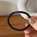Elastico per capelli marrone scuro con chiusura opaca per acconciature quotidiane - Cioccolato