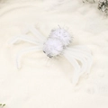 Macro di una molletta per capelli a forma di ragno bianco in peluche per Halloween - Taglia unica / Fermaglio per capelli a forma di ragno bianco