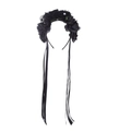 Gothic Halloween Haarreif mit schwarzen Rosen, weißen Perlen und kleinen Totenköpfen - Schwarz