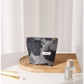 Pochette trucchi in lino grigio con ricamo floreale nero su vassoio in legno naturale - 17cmx14cm / Blu Scuro Piccolo