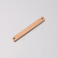 Connettore rettangolare in acciaio inossidabile oro rosa con due fori su fondo bianco - Arrotondato 3,7*32mm / Oro rosa