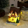 Dettaglio casa di Natale luminosa in resina con luci LED calde e decorazione di neve - Modello F Piccola Casa