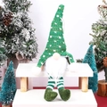 Dettaglio di uno gnomo di Natale verde in maglia con barba bianca e gambe a righe - Gnomo a gambe lunghe luminoso Verde
