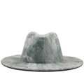 Dettaglio della trama marmorizzata grigia di un cappello fedora in lana con motivi tie-dye - Motivo Marmo Grigio Verde