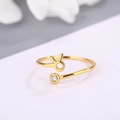 Dettaglio dell'anello zodiacale del Toro placcato in oro con zircone scintillante - Oro Toro