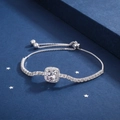 Verstelbare zilveren armband met vierkante zirkonia op een luxe blauwe achtergrond - Vierkante Stijl (2款)