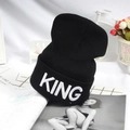 Bonnet en tricot noir avec broderie KING blanche pour couple en hiver - Style KING / Noir Blanc KING