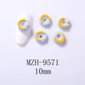 Macro-opname van 10mm hars maan en ster nail art bedeltjes op een witte nagel - 10mm / Blauwe Maansterren MZH-9571