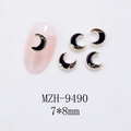 Vista macro de adornos para uñas de metal con forma de luna en negro y oro 7x8mm - MZH-9490 Dorado Negro Luna (7*8mm)