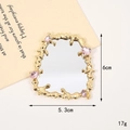 Y2K unregelmäßiger goldener Metall-Handspiegel mit rosa Herz-Steinen in 6x5,3cm - D2802 Quadratischer Edelstein-Spiegel / Gold